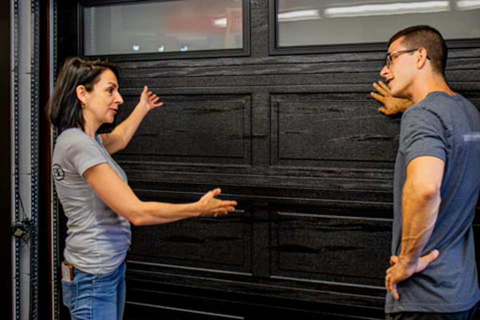 Conseillère Distribution BD avec consommateur de porte de garage